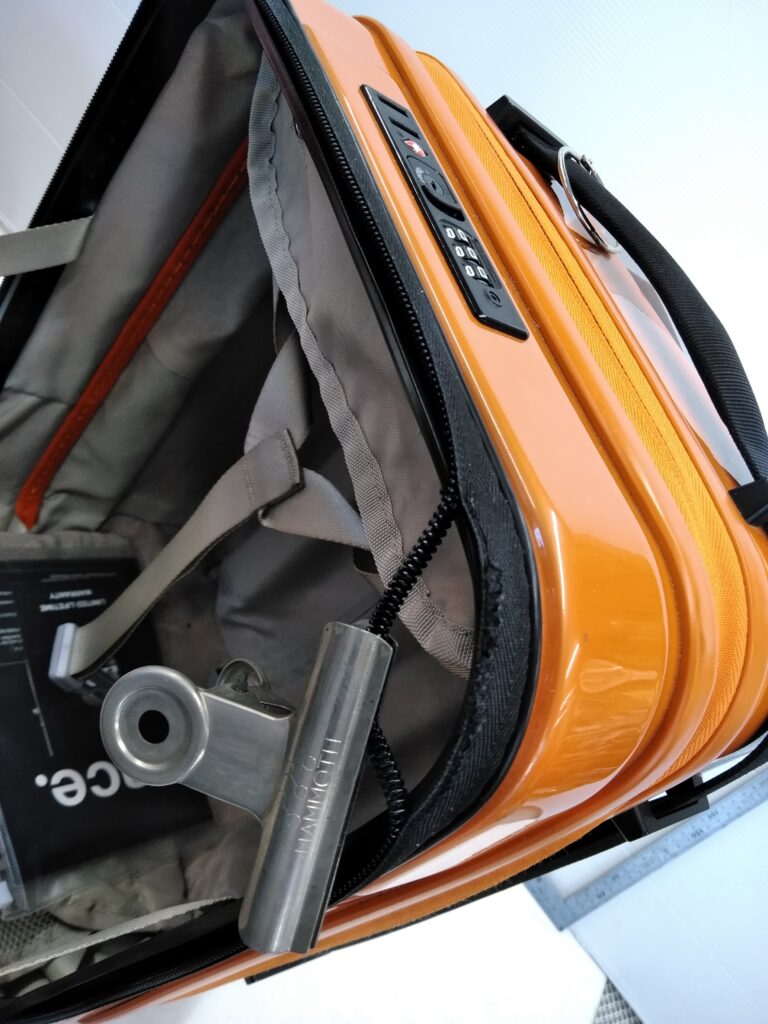 ACE エース スーツケース 修理前 ファスナーコイルはがれ