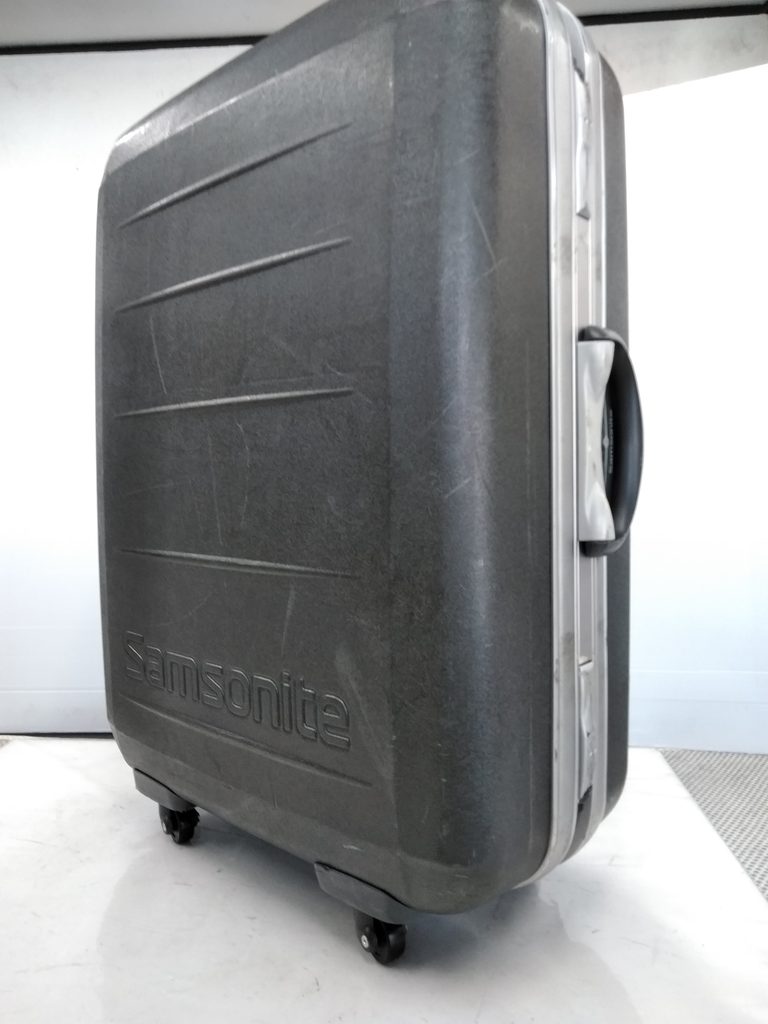 ACE製サムソナイト スーツケース 全体立ち姿